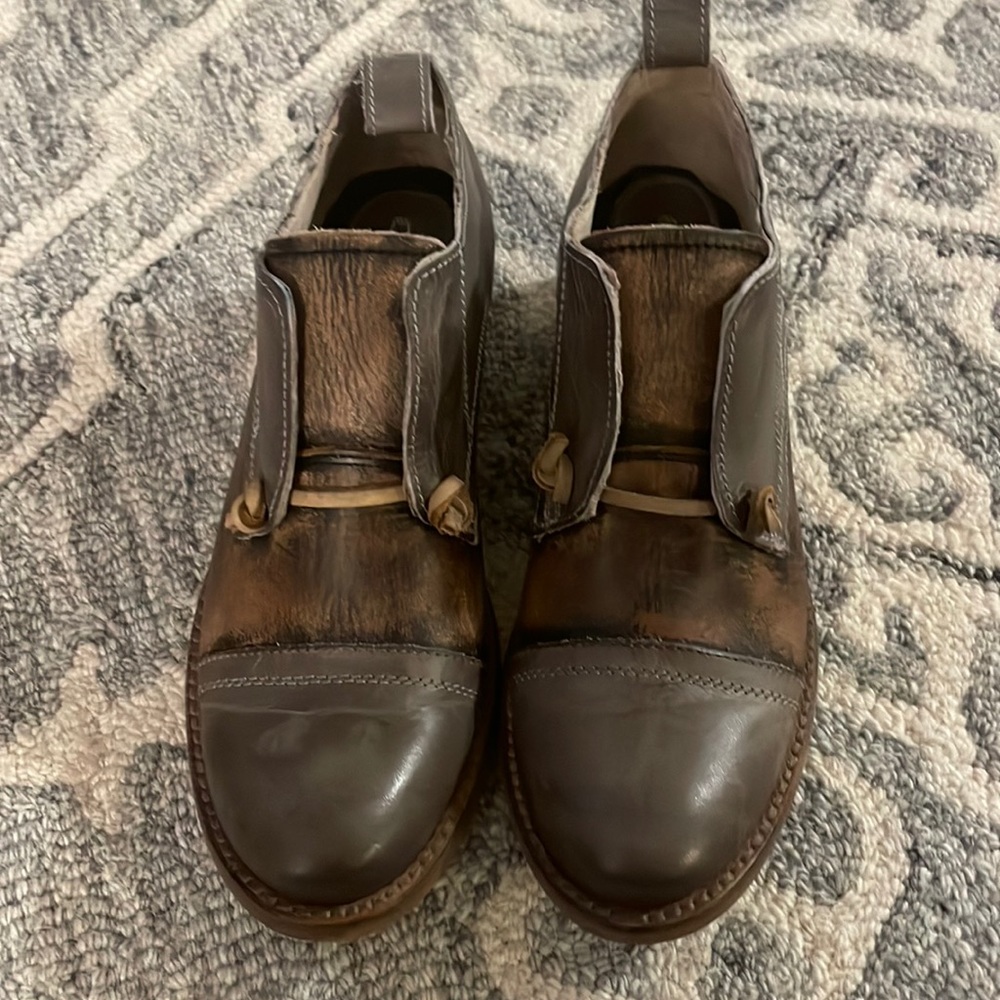 Free bird shoes,never been worn.